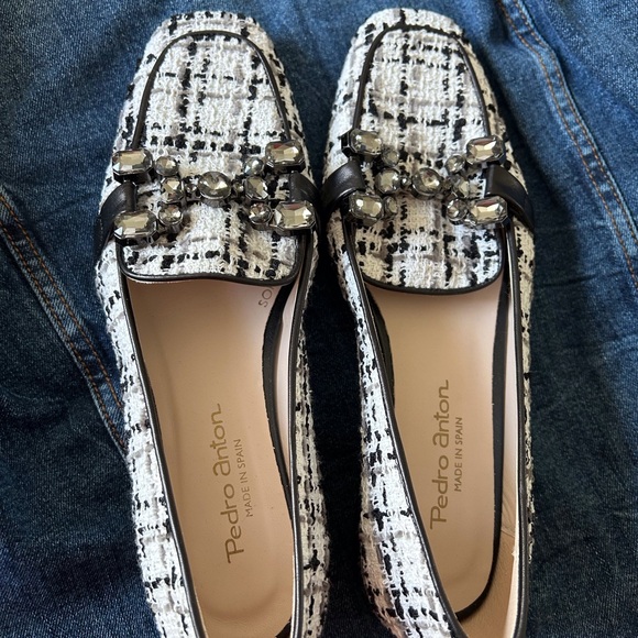 Pedro Anton Tweed Loafer size 38.  Crafted in Spain. Like brand new - Picture 1 of 6